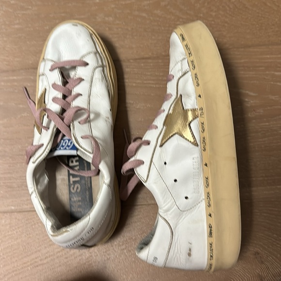 leather sneakers size 39 (fits like an 8). Gently worn